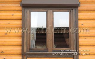 Наружная деревянная отделка окна с рольставней