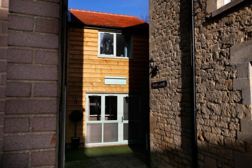 В Оксфордшире гараж для велосипеда превратили в двухэтажный деревянный дом